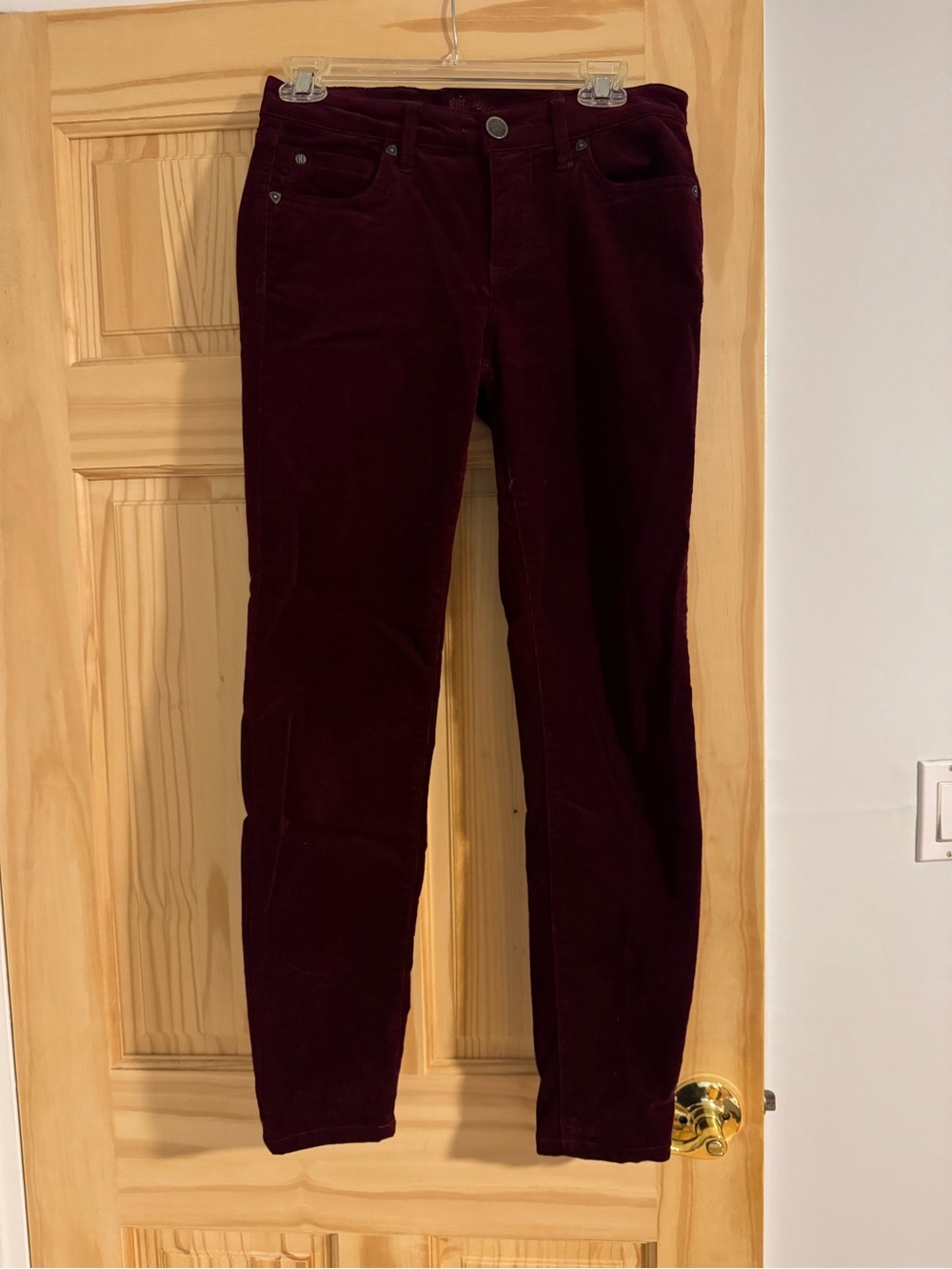 Kut from the Kloth Straight-leg Corduroy Jeans in Burgundy